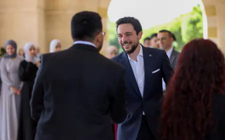 ولي العهد يكرم أوائل الثانوية العامة (صور)