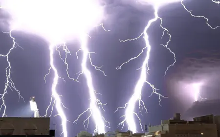 فيديو .. سيول جارفة وتعليق الدراسة في السعودية