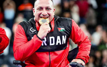 عمر قرادة بطل من.. ذهب (صور)