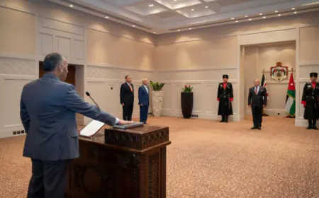 الزيود محافظا للطفيلة ويؤدي اليمين القانونية أمام الملك