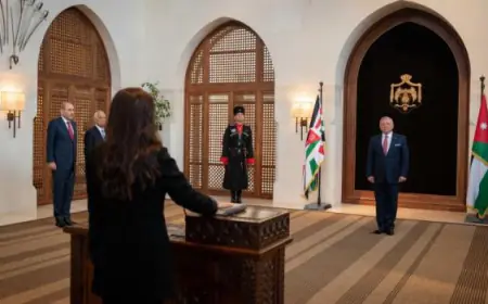 النعيمات تؤدي اليمين القانونية أمام الملك