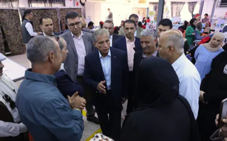 رئيس الوزراء يواصل جولاته الميدانية الغير معلنة.. ويزور 7 مناطق مختلفة في المملكة