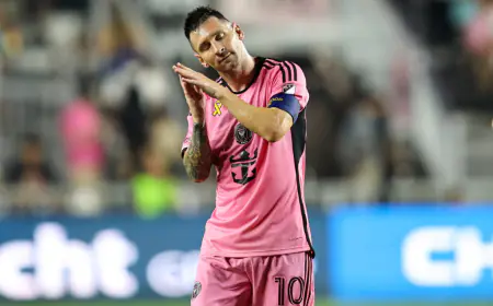 ميسي يقود فريقه إلى كأس العالم للأندية