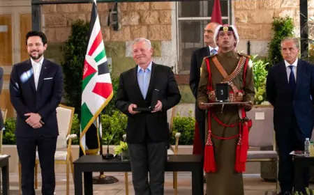 بالأسماء.. الملك ينعم على شخصيات ومؤسسات في الطفيلة بميدالية اليوبيل الفضي