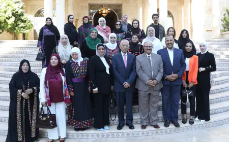 رئيس الديوان الملكي يلتقي وفدا نسائيا (صور)