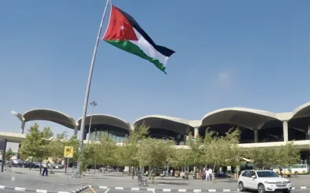 4 روبوتات تنظيف متطور في مطار الملكة علياء الدولي