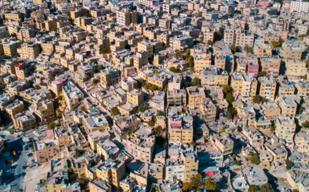 الأمانة تباشر العمل بالمرحلة الثانية من مشروع تطوير الأحياء القديمة في جبل التاج