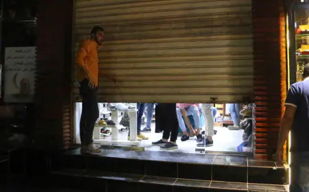 تحديد الموعد المتوقع  ببدء تطبيق إغلاق المحلات التجارية