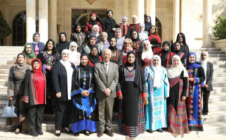 رئيس الديوان الملكي يلتقي وفدا نسائيا