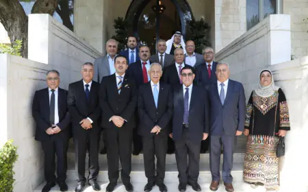 رئيس الديوان الملكي يلتقي وفدا من أبناء عشيرة الطعاني