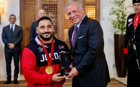 الملك ينعم بميدالية اليوبيل الفضي على فائزي الألعاب الأولمبية والبارالمبية (صور)