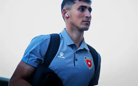 بالصور..  بعثة المنتخب الوطني تصل الكويت