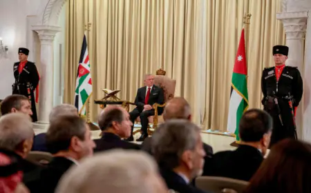 الملك يستمع إلى ردي مجلسي الأعيان والنواب على خطاب العرش