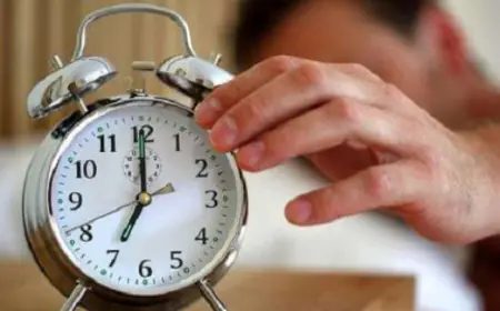 هل تتفقون.. الاستيقاظ فجأة بسبب المنبه يشبه فقدان شيء ثمين