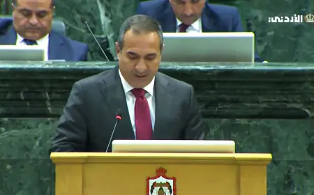 الصفدي.. (حكيت لا تحطوا مي على المنصة).. فيديو