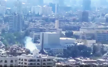 بالفيديو..  تصاعد الدخان قرب الإذاعة السورية في دمشق