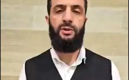 بالفيديو.. الجولاني يخلع بدلته العسكرية.. ويدعو السوريين للاحتفال