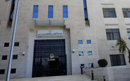 توقيف رئيس جمعية إسكانية صرف 600 ألف دينار مكافآت ومنح