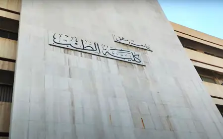 بالفيديو..  لأول مرة يرفع الأذان في جامعة دمشق