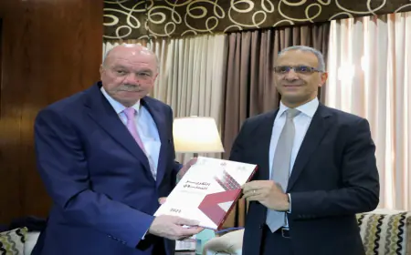 الفايز يتسلم تقرير ديوان المحاسبة لعام 2023