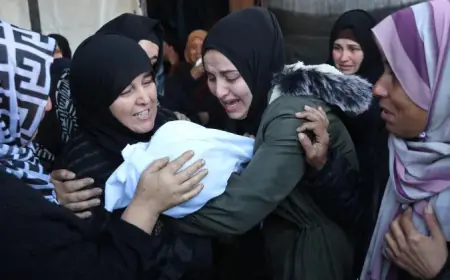 ارتفاع وفيات الأطفال في غزة جراء البرد إلى 8