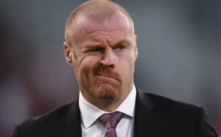 أقالوه قبل انطلاق المباراة بـ 3 ساعات.. مدرب إنجليزي يدخل  في صدمة