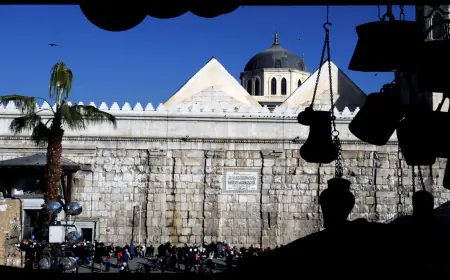 بالفيديو .. حادثة تدافع في المسجد الأموي يسفر عن وفاة 3 نساء  وإصابة 5 أطفال بكسور