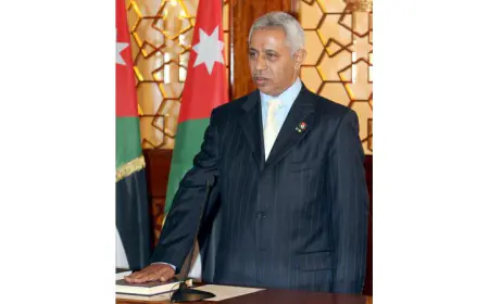 بتوجيهات ملكية.. رئيس الديوان يطمئن على صحة الوزير الأسبق عيد الفايز