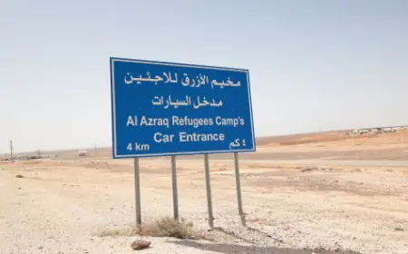 40 عائلة من اللاجئين السوريين تغادر مخيم الأزرق