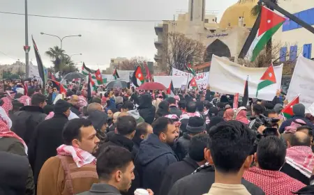 آلاف الأردنيون يخرجون بمسيرات حاشدة دعماً للملك ورفضاً للتهجير