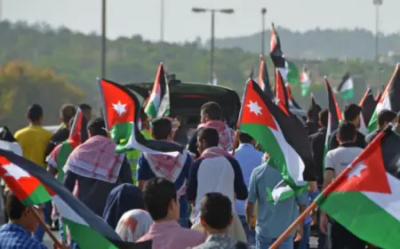 فيديو وصور.. الأردنيون يخرجون في مسيرات دعما للملك ورفضا للتهجير