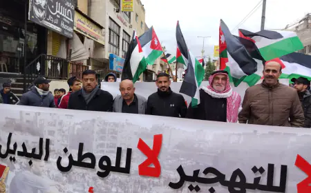 انطلاق مسيرة من مخيم البقعة دعما للملك ورفضا للتهجير (صور)