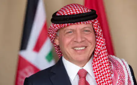 الملك ينعم بأوسمة على مؤسسات وشخصيات وطنية (أسماء)