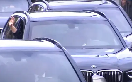 الملك يصل إلى أرض الوطن وسط استقبال آلاف الأردنيين