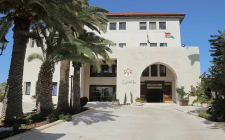 رئيس الوزراء ينعى وزير التخطيط الأسبق خالد أمين عبدالله