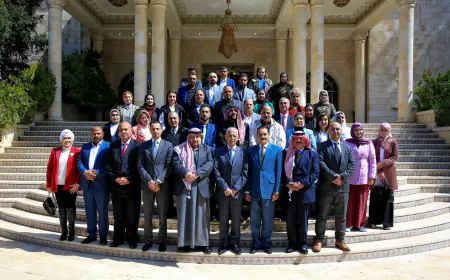 رئيس الديوان الملكي يلتقي وفدا من صناع الخير