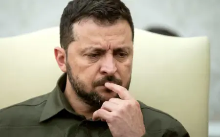 زيلينسكي في السعودية قبل مفاوضات حاسمة مع واشنطن لإنهاء الحرب