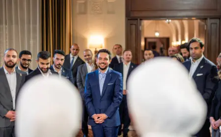ولي العهد يقيم مأدبة إفطار لشباب وشابات برنامج خطى الحسين