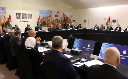 من مأدبا.. رئيس الوزراء: مسار للباص سريع ومبنى حديث لمستشفى النديم
