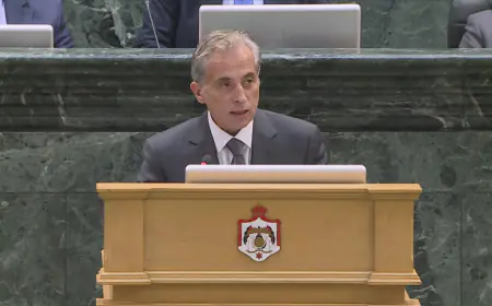 رئيس الوزراء  يثني على مبادرة الفوسفات بتخصيص 40 مليون لدعم قطاعي الصحة والتعليم