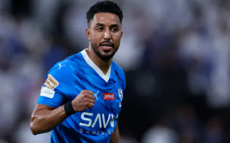 غموض مستقبل سالم الدوسري يُشعل الجدل بين جماهير الهلال (صورة)