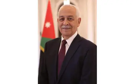 العيسوي ينقل تمنيات الملك وولي العهد للوزير الطراونة بالشفاء العاجل