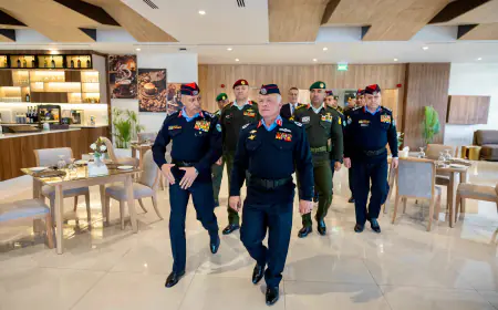 الملك يفتتح نادي ضباط الأمن العام في غمدان (صور)