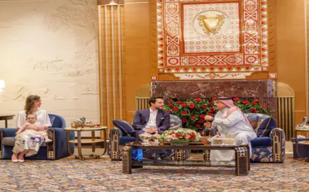 ولي العهد يلتقي ملك البحرين في زيارة خاصة