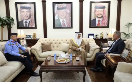 الفراية يستقبل نظيره البحريني ويبحثان تعزيز العلاقات الثنائية