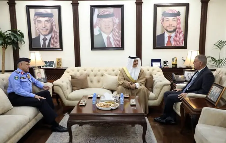 الفراية يستقبل نظيره البحريني ويبحثان تعزيز العلاقات الثنائية