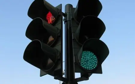 الأمانة : تعديل الإشارة المرورية الواقعة على تقاطع شارعي الاستقلال والأمير حمزة