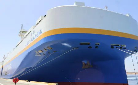 باخرة عملاقة صديقة للبيئة ترسو في ميناء العقبة