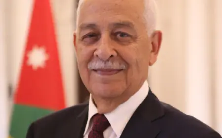 العيسوي ينقل تمنيات الملك وولي العهد بالشفاء للوزير الأسبق جمال الصرايرة