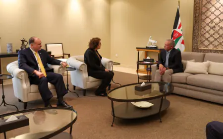 الملك يستقبل أعضاء من الكونغرس الأميركي